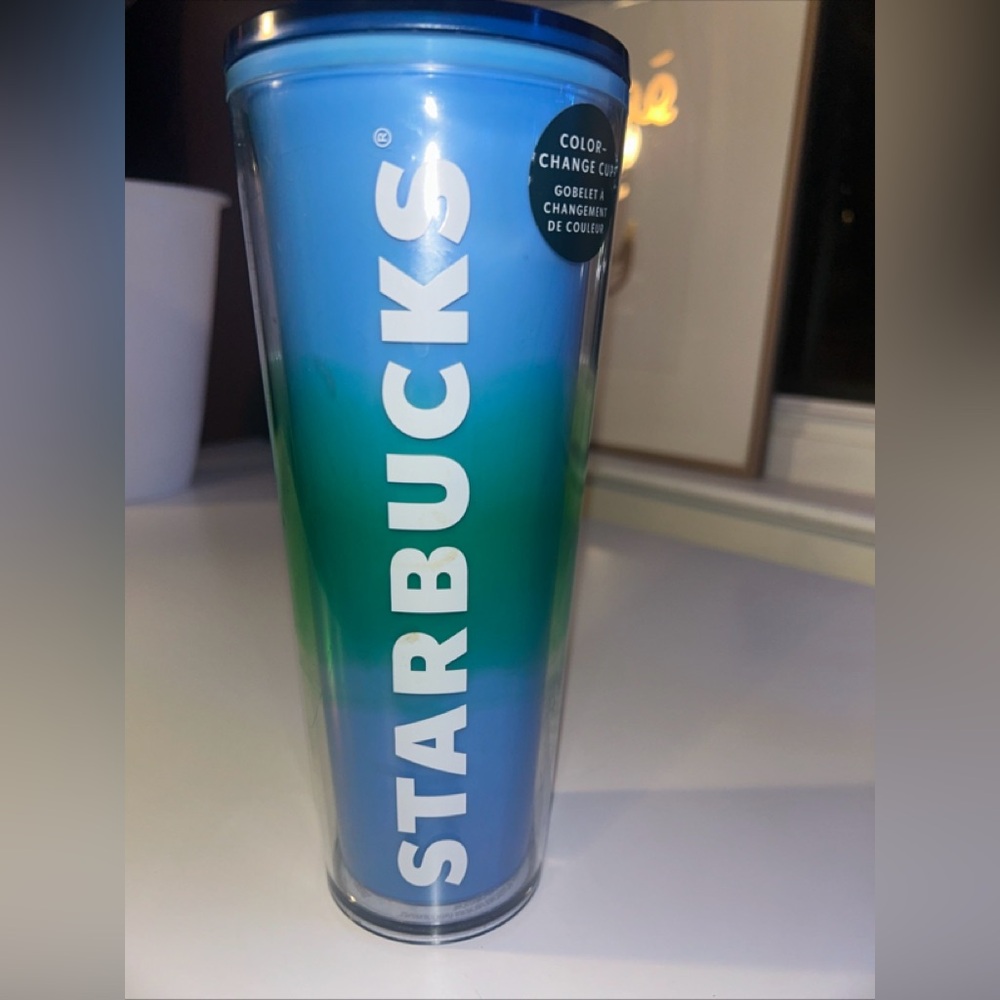 NWT Starbucks Spring 2023 Cold Cup Color Change with Silicone Straw Topper 24oz